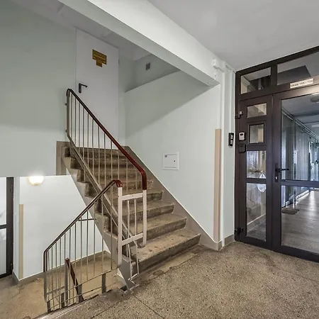 Metro Dworzec Gdanski Standard Studio Апартаменты Варшава